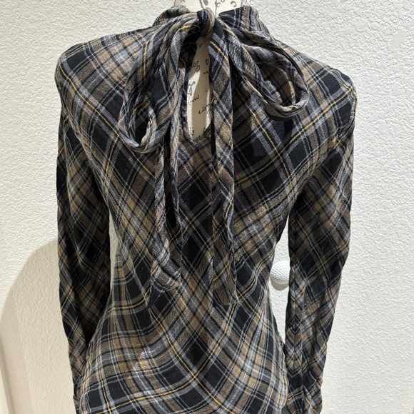 Adorable Plaid Tye Back Veronica Beard shirt blouse size 6 (fits a small) - Picture 1 of 5